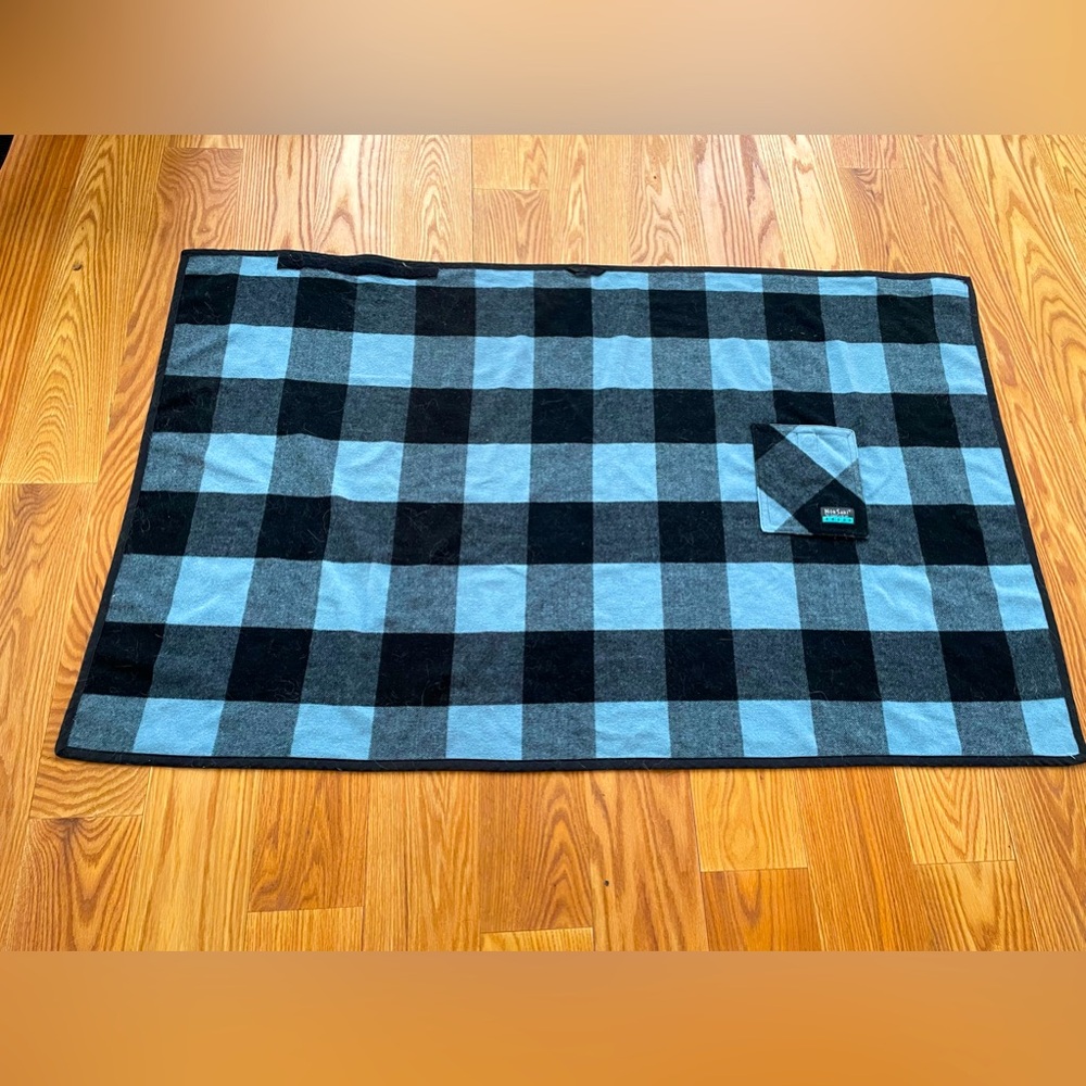 Norsari Black and Blue Nordic Wearable Blanket Skirt